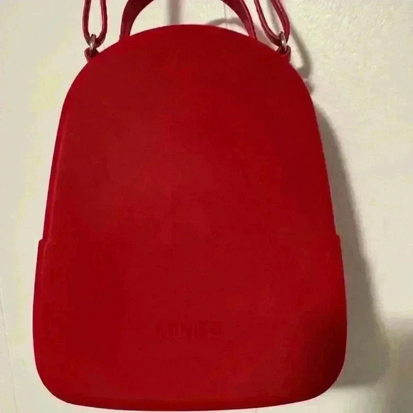 Miniso red silicone crossbody bag used like a new - Picture 5 of 6